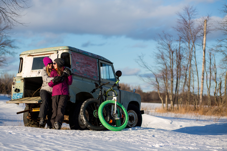 kingston_wedding_photographer_rob_whelan_engagement_winter_portrait_bluesky_vintage_landrover