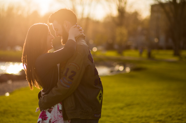 Queens_campus_stroll_ygk_kingston_engagement_sunset_golden_hour_rob_whelan