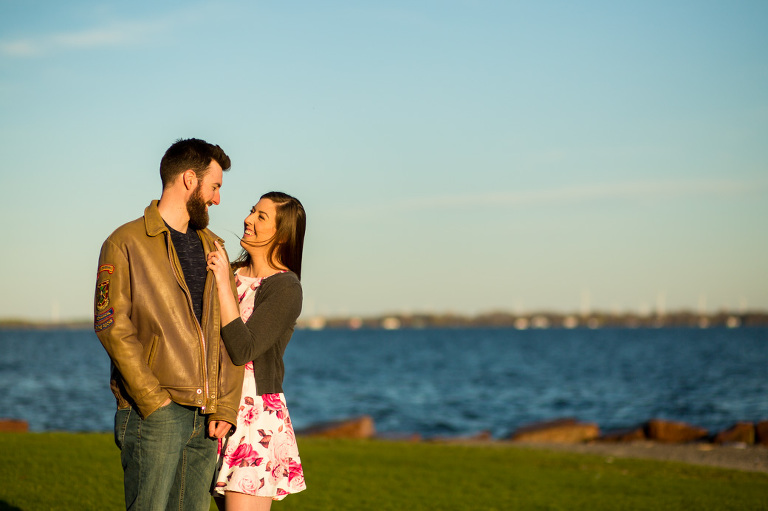 Queens_campus_stroll_ygk_kingston_engagement_sunset_golden_hour_rob_whelan