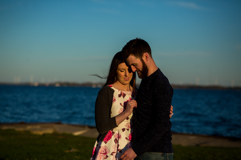 Queens_campus_stroll_ygk_kingston_engagement_sunset_golden_hour_rob_whelan