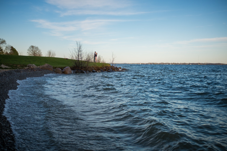 Queens_campus_stroll_ygk_kingston_engagement_sunset_golden_hour_rob_whelan