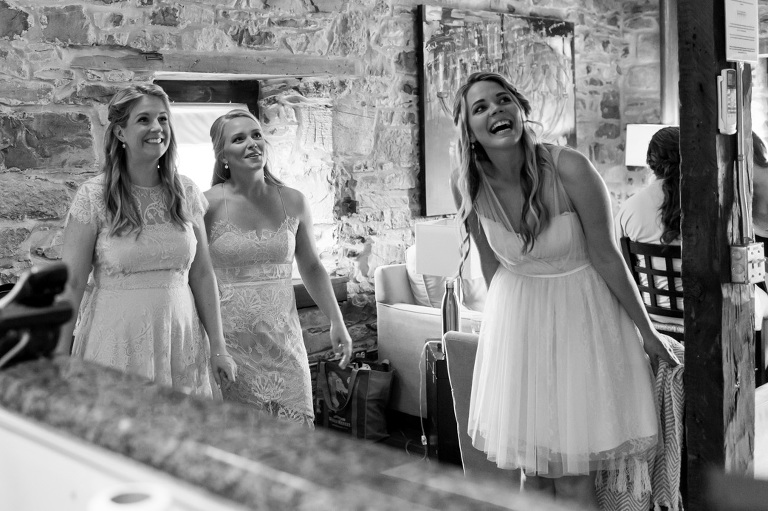 Discovery-centre-wedding-fort-henry-ygk-kingston-candid-photojournalism-rob-whelan-photographer-1