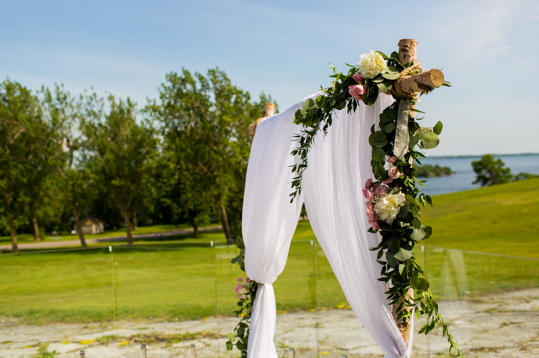 Discovery-centre-wedding-fort-henry-ygk-kingston-candid-photojournalism-rob-whelan-photographer-1