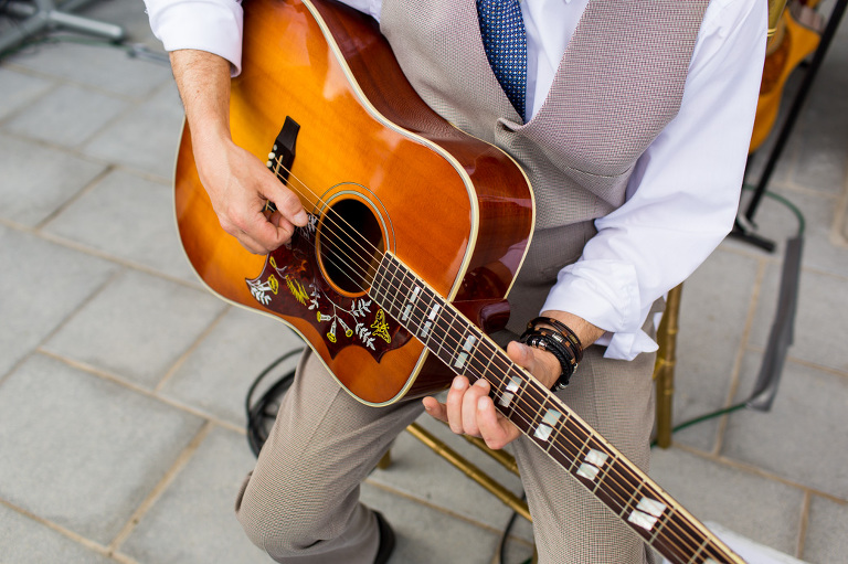 Discovery-centre-wedding-fort-henry-ygk-kingston-candid-photojournalism-rob-whelan-photographer-1