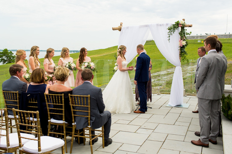 Discovery-centre-wedding-fort-henry-ygk-kingston-candid-photojournalism-rob-whelan-photographer-1