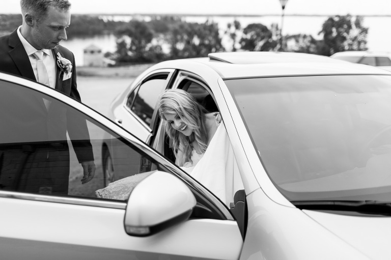 Discovery-centre-wedding-fort-henry-ygk-kingston-candid-photojournalism-rob-whelan-photographer-1