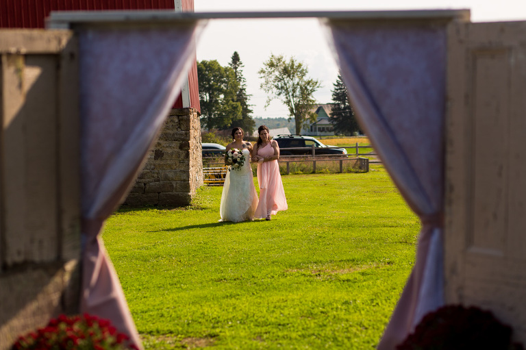 Happy_Life_Farms_Wedding_country_barn_rustic_chic_photojournalism_candid_ygk_kingston_photographer_rob_whelan-1