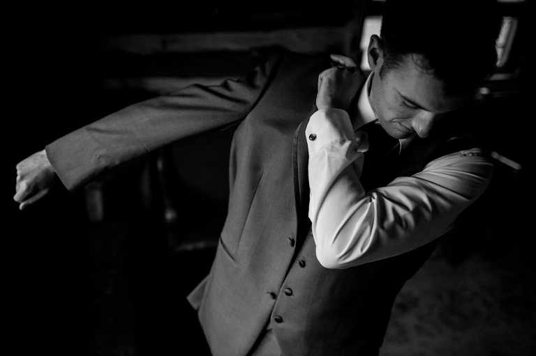 temple's_sugar_bush_wedding_lanark_country_rustic_rain_yow_ygk_rob_whelan_photojournalism_candid