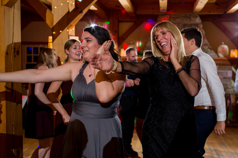 temple's_sugar_bush_wedding_lanark_country_rustic_rain_yow_ygk_rob_whelan_photojournalism_candid