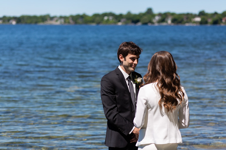 Lakeside_elopement_lemoines_point_ygk_kingston_rob_whelan_photo