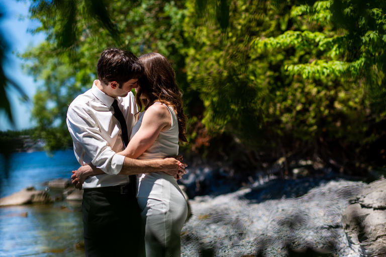 Lakeside_elopement_lemoines_point_ygk_kingston_rob_whelan_photo
