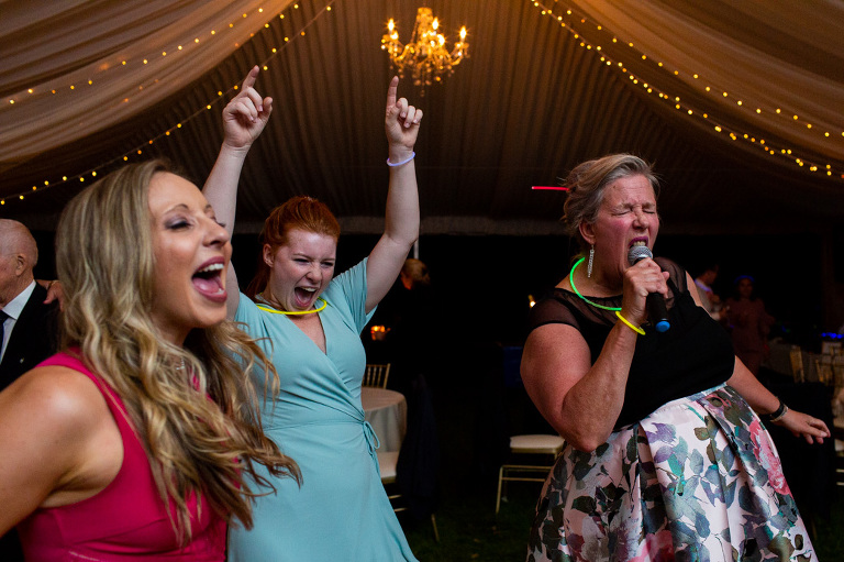 backyard_wedding_ygk_kingston_summer_lakeside_photojournalism_candid_rob_whelan_photography-1