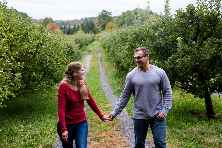 waddell_orchard_engagement_fall_autumn_laughter_fun_kingston_wedding_photographer_rob_whelan-1