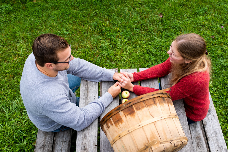 waddell_orchard_engagement_fall_autumn_laughter_fun_kingston_wedding_photographer_rob_whelan-1