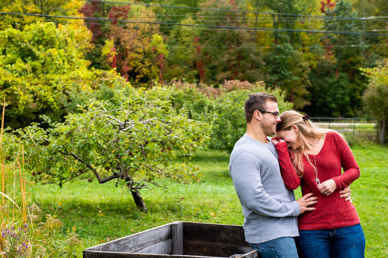 waddell_orchard_engagement_fall_autumn_laughter_fun_kingston_wedding_photographer_rob_whelan-1