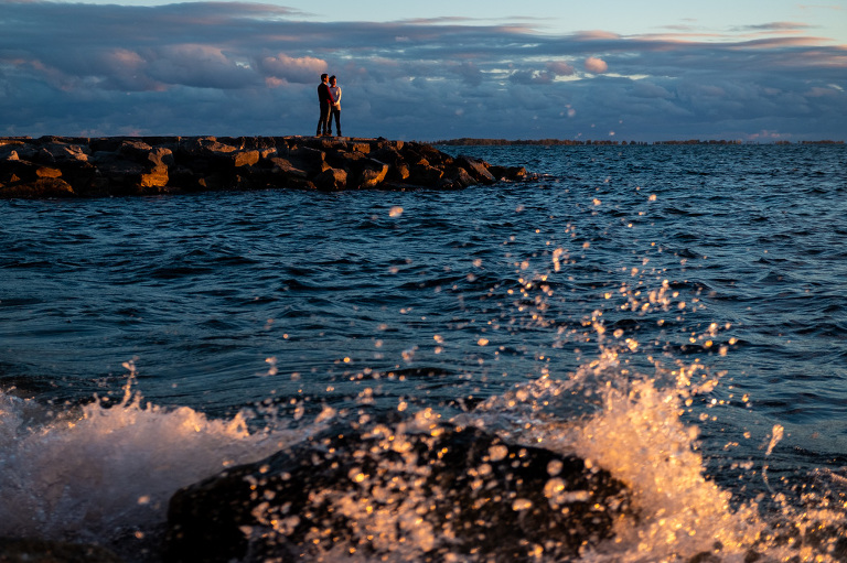bold_light_lake_ontario_park_engagement_session_ygk_kingston_rob_whelan_photographer