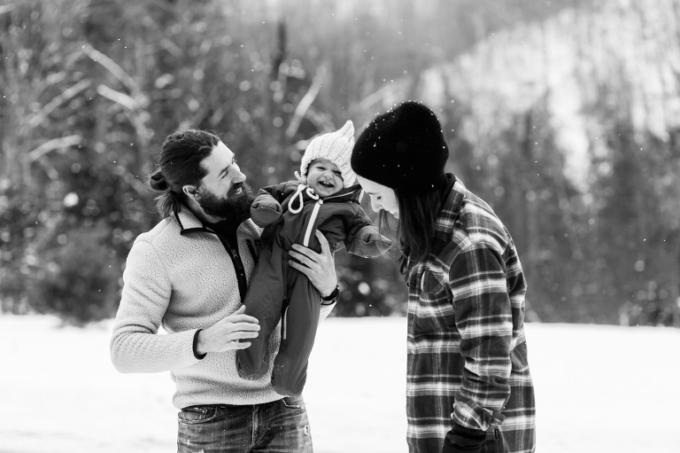 mont_tremblant_family_session_winter_baby_snow_kingston_photographer_rob_whelan