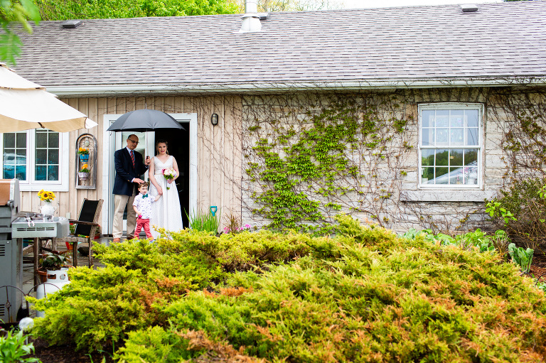 Rainy_countryside_wedding_ygk_backyard_tent_kingston_photographer_rob_whelan-1