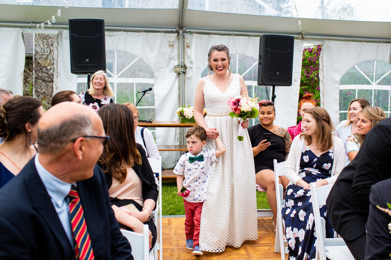 Rainy_countryside_wedding_ygk_backyard_tent_kingston_photographer_rob_whelan-1
