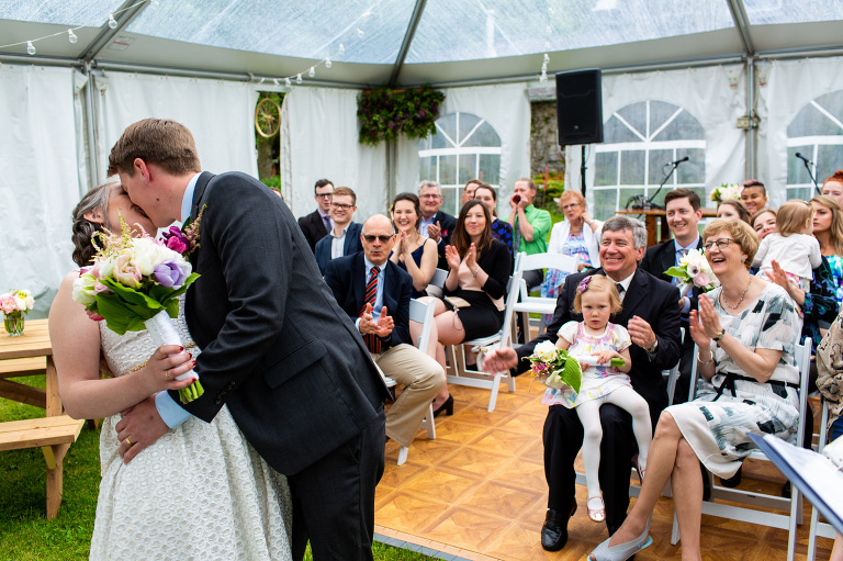 Rainy_countryside_wedding_ygk_backyard_tent_kingston_photographer_rob_whelan-1