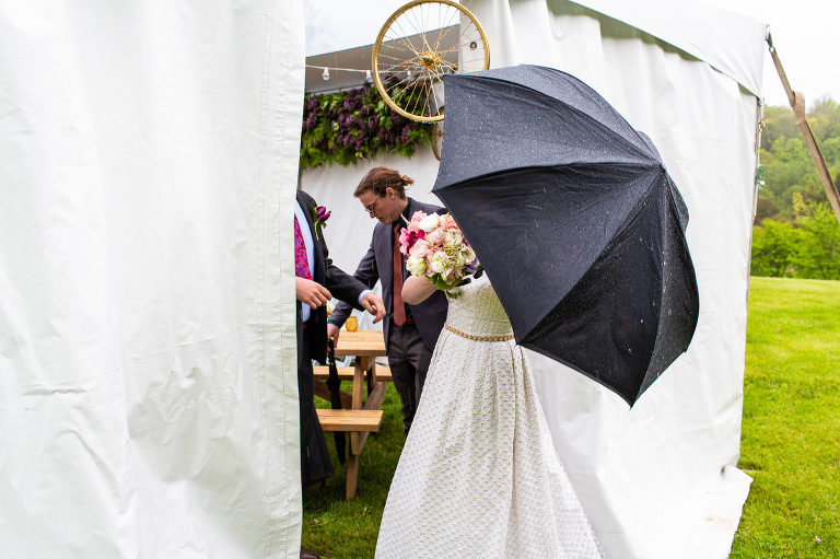 Rainy_countryside_wedding_ygk_backyard_tent_kingston_photographer_rob_whelan-1
