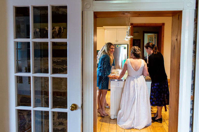Rainy_countryside_wedding_ygk_backyard_tent_kingston_photographer_rob_whelan-1