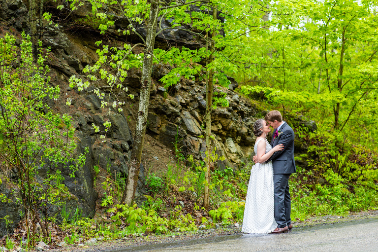 Rainy_countryside_wedding_ygk_backyard_tent_kingston_photographer_rob_whelan-1