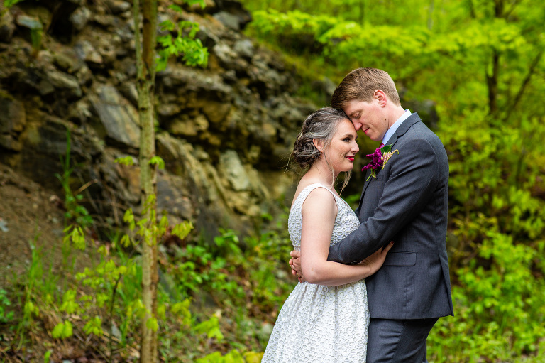 Rainy_countryside_wedding_ygk_backyard_tent_kingston_photographer_rob_whelan-1