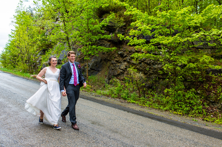 Rainy_countryside_wedding_ygk_backyard_tent_kingston_photographer_rob_whelan-1