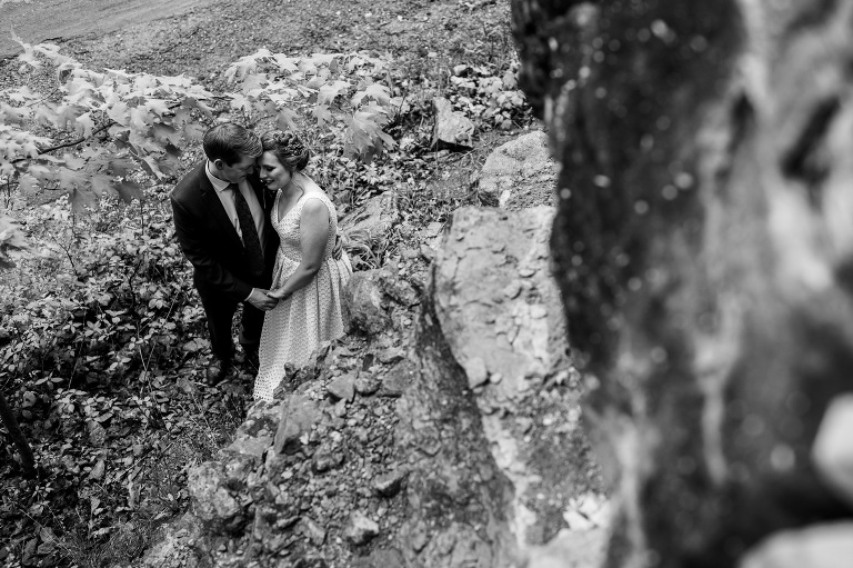 Rainy_countryside_wedding_ygk_backyard_tent_kingston_photographer_rob_whelan-1