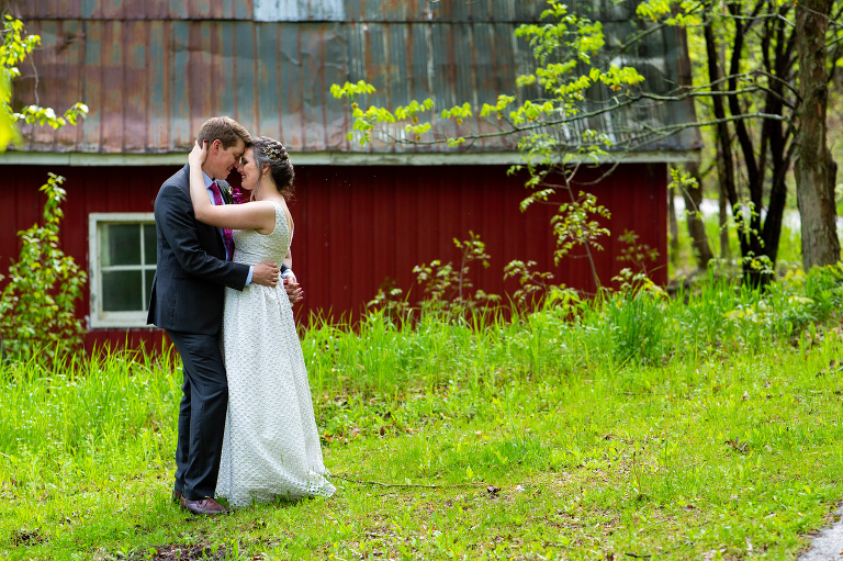 Rainy_countryside_wedding_ygk_backyard_tent_kingston_photographer_rob_whelan-1