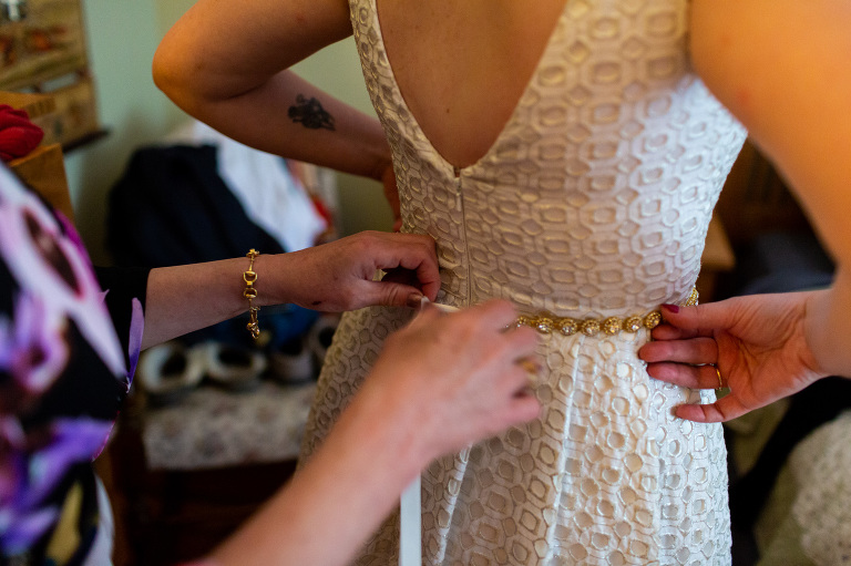 Rainy_countryside_wedding_ygk_backyard_tent_kingston_photographer_rob_whelan-1