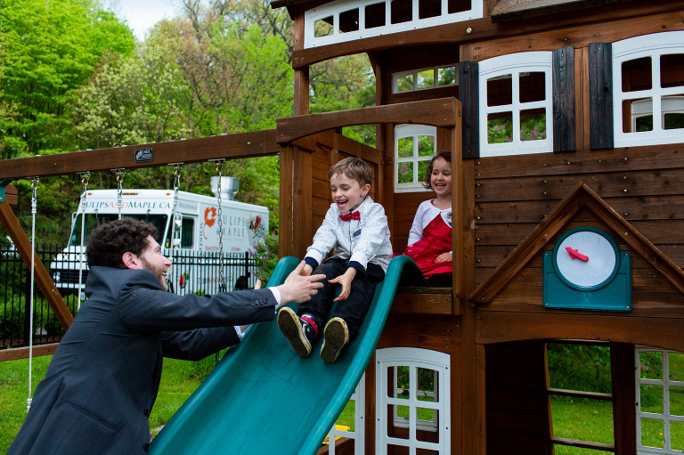 Rainy_countryside_wedding_ygk_backyard_tent_kingston_photographer_rob_whelan-1