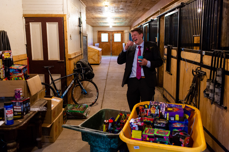 Rainy_countryside_wedding_ygk_backyard_tent_kingston_photographer_rob_whelan-1