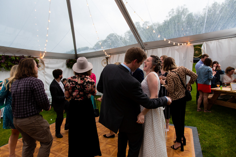 Rainy_countryside_wedding_ygk_backyard_tent_kingston_photographer_rob_whelan-1