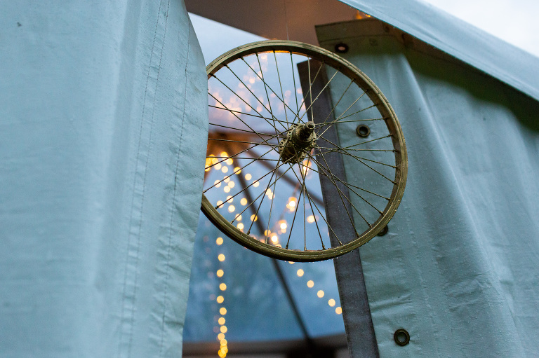 Rainy_countryside_wedding_ygk_backyard_tent_kingston_photographer_rob_whelan-1