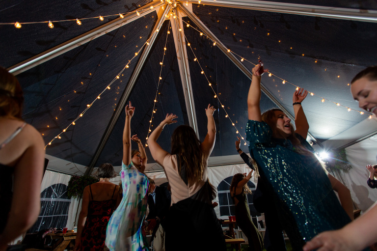 Rainy_countryside_wedding_ygk_backyard_tent_kingston_photographer_rob_whelan-1