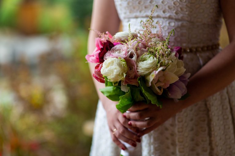 Rainy_countryside_wedding_ygk_backyard_tent_kingston_photographer_rob_whelan-1