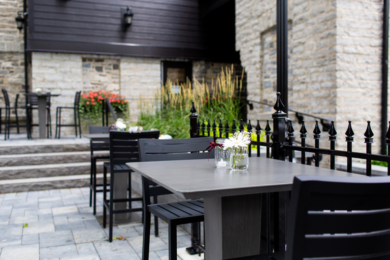 Frontenac-club-wedding-ygk-candid-photojournalism-kingston-photographer-rob-whelan-covid-intimate-outdoor-1