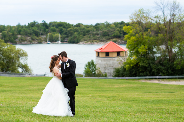 Frontenac-club-wedding-ygk-candid-photojournalism-kingston-photographer-rob-whelan-covid-intimate-outdoor-1