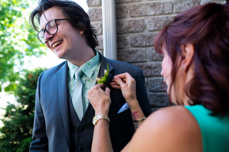 fort-henry-wedding-ygk-candid-photojournalism-fun-raw-unscripted-photos-rob-whelan-photography-1-2