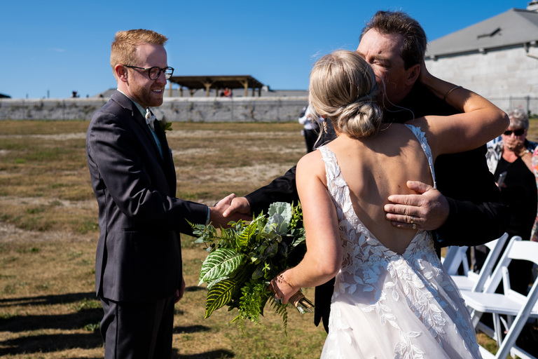 fort-henry-wedding-ygk-candid-photojournalism-fun-raw-unscripted-photos-rob-whelan-photography-1-2