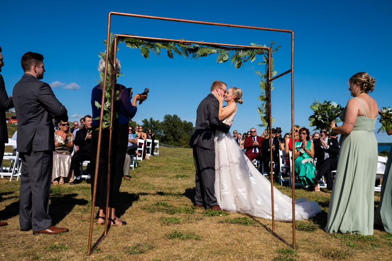 fort-henry-wedding-ygk-candid-photojournalism-fun-raw-unscripted-photos-rob-whelan-photography-1-2