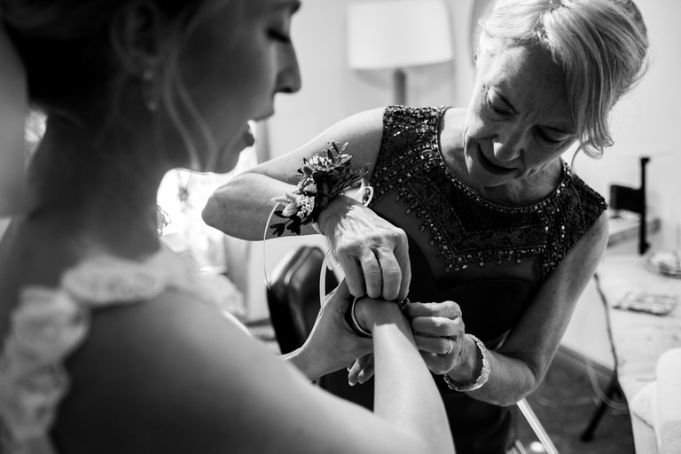 the-eddie-wedding-pec-vintage-vibes-sunset-the-county-candid-ygk-rob-whelan-photo-3