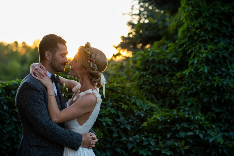 the-eddie-wedding-pec-vintage-vibes-sunset-the-county-candid-ygk-rob-whelan-photo-3