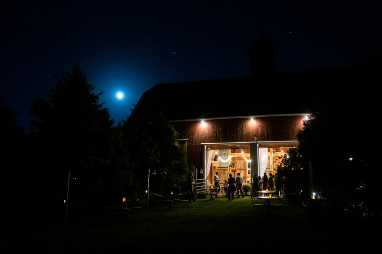 the-eddie-wedding-pec-vintage-vibes-sunset-the-county-candid-ygk-rob-whelan-photo-3