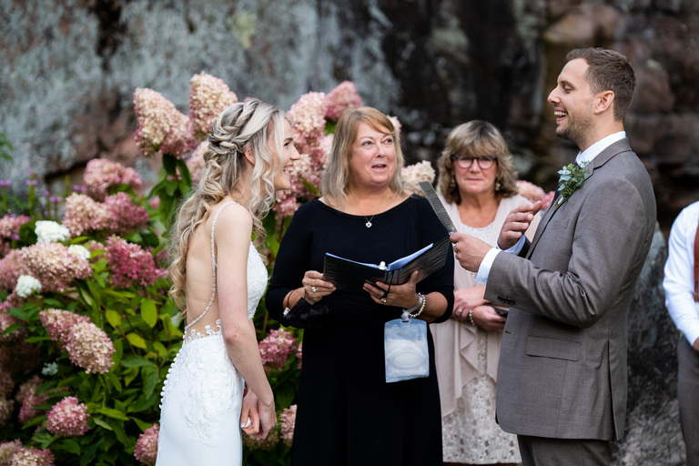 Rockport-Barn-Wedding-ygk-beautiful-rustic-venue-kingston-candid-photographer-rob-whelan-photo-1