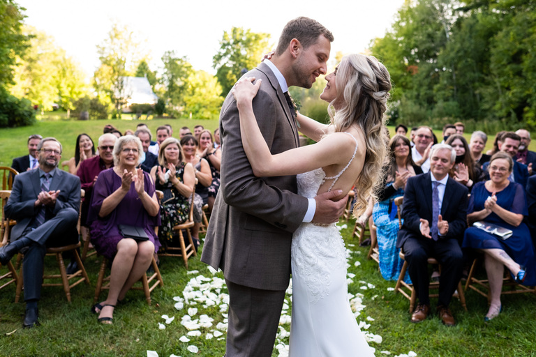 Rockport-Barn-Wedding-ygk-beautiful-rustic-venue-kingston-candid-photographer-rob-whelan-photo-1