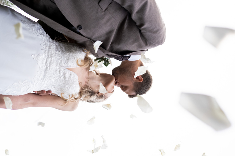 Rockport-Barn-Wedding-ygk-beautiful-rustic-venue-kingston-candid-photographer-rob-whelan-photo-1