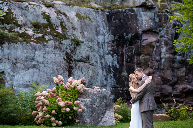 Rockport-Barn-Wedding-ygk-beautiful-rustic-venue-kingston-candid-photographer-rob-whelan-photo-1